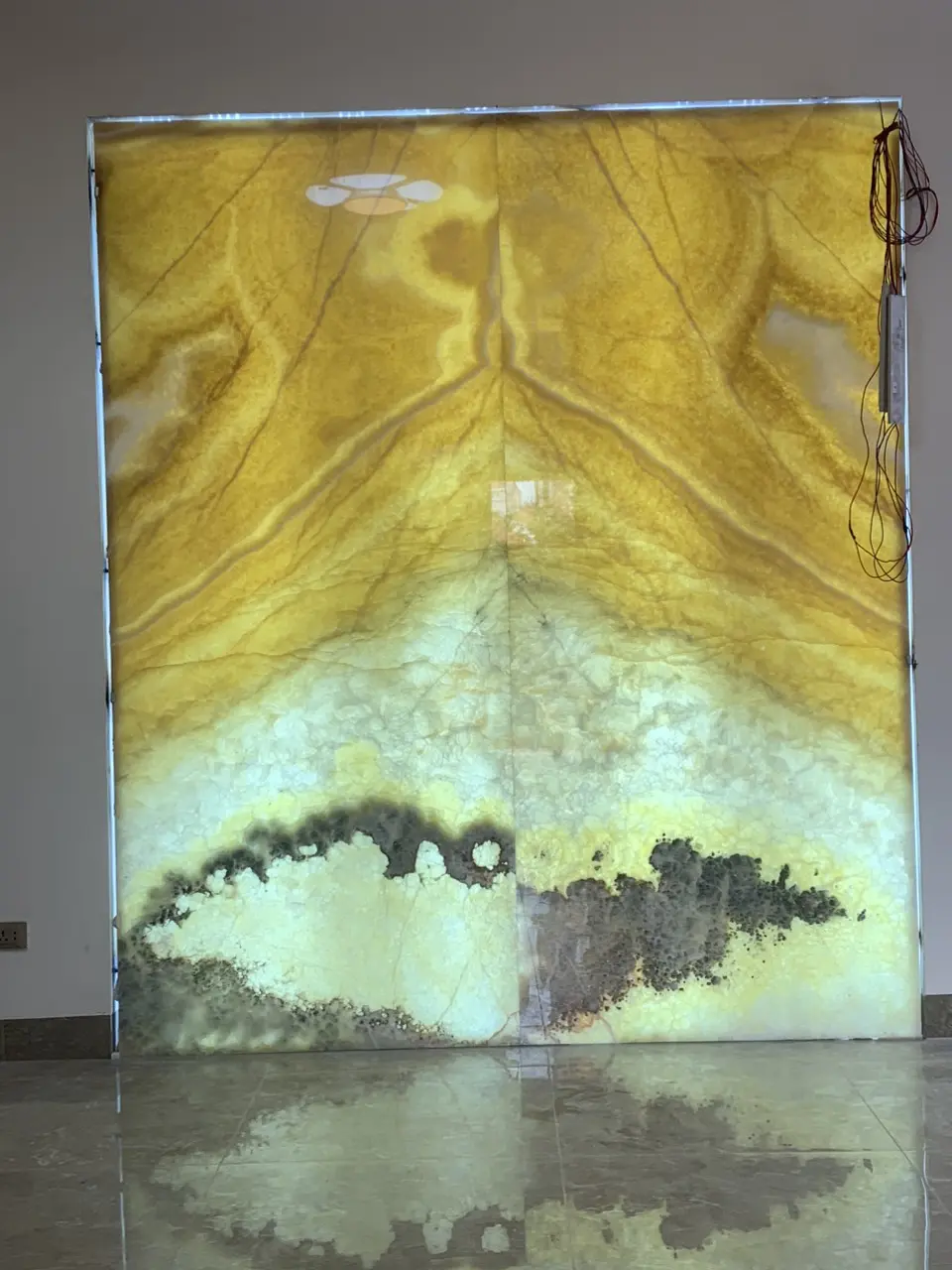 Thi công lắp đặt tranh đá xuyên sáng