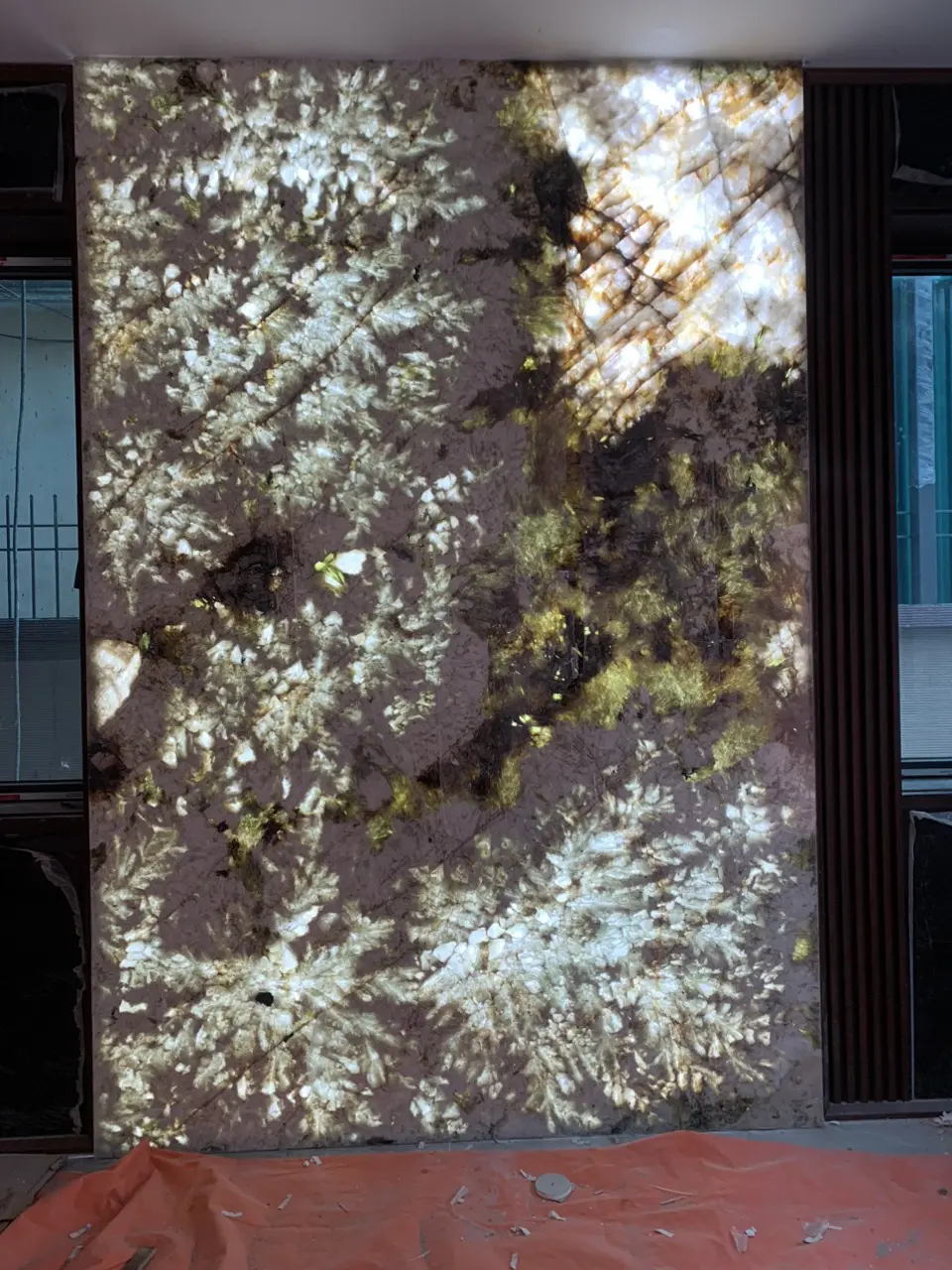 thi công lắp đặt tranh đá thạch anh